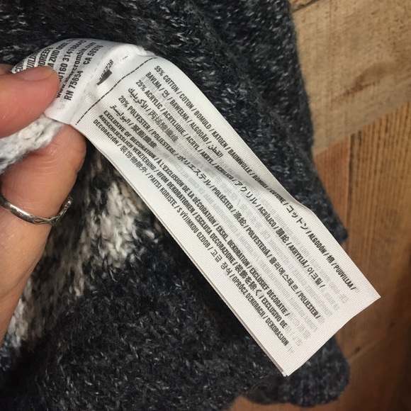 Hollister Sweater - Picture 7 of 7